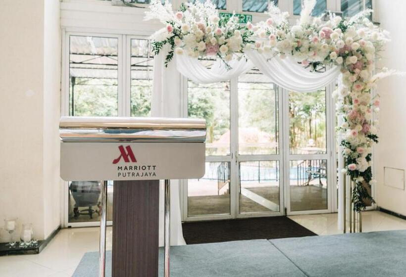 호텔 Putrajaya Marriott
