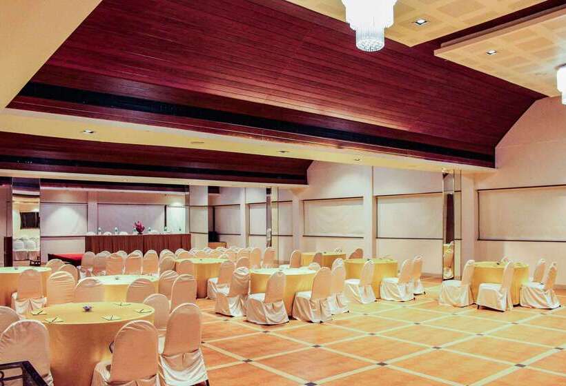 هتل Quality Inn Residency