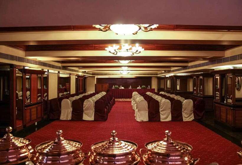 هتل Quality Inn Residency