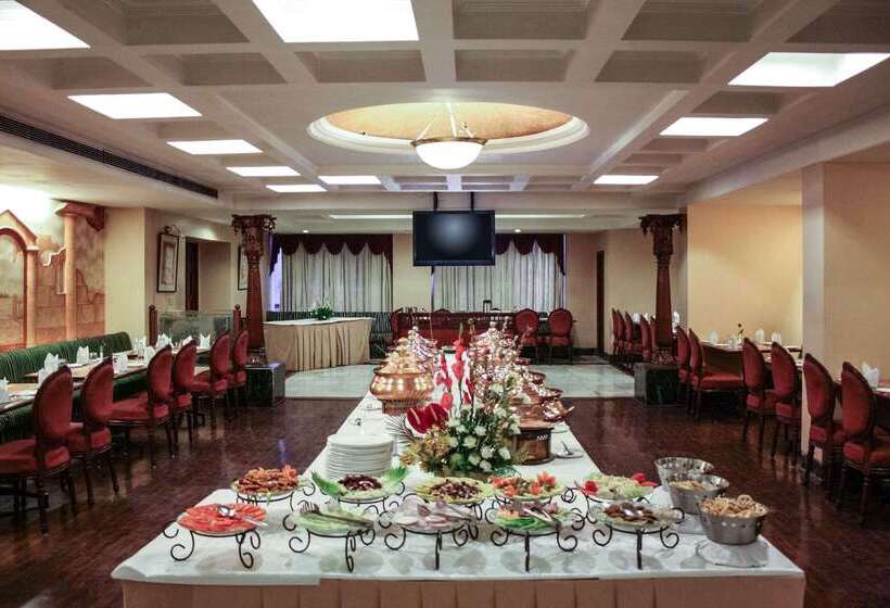 هتل Quality Inn Residency