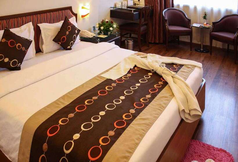 هتل Quality Inn Residency