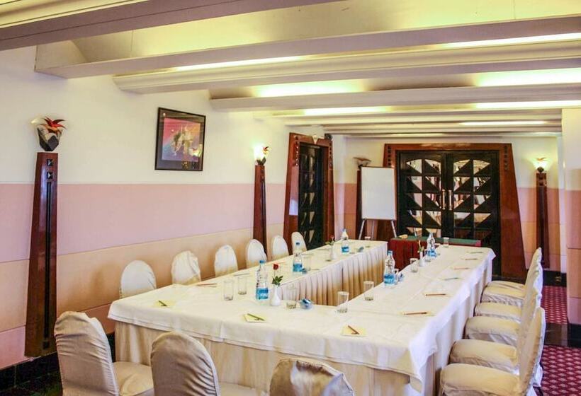 هتل Quality Inn Residency