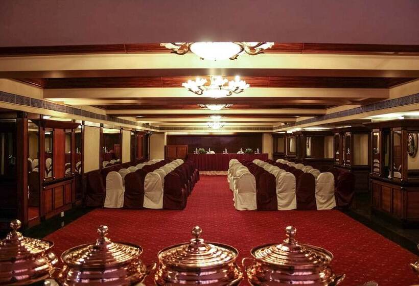 هتل Quality Inn Residency