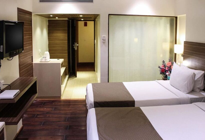 هتل Quality Inn Residency