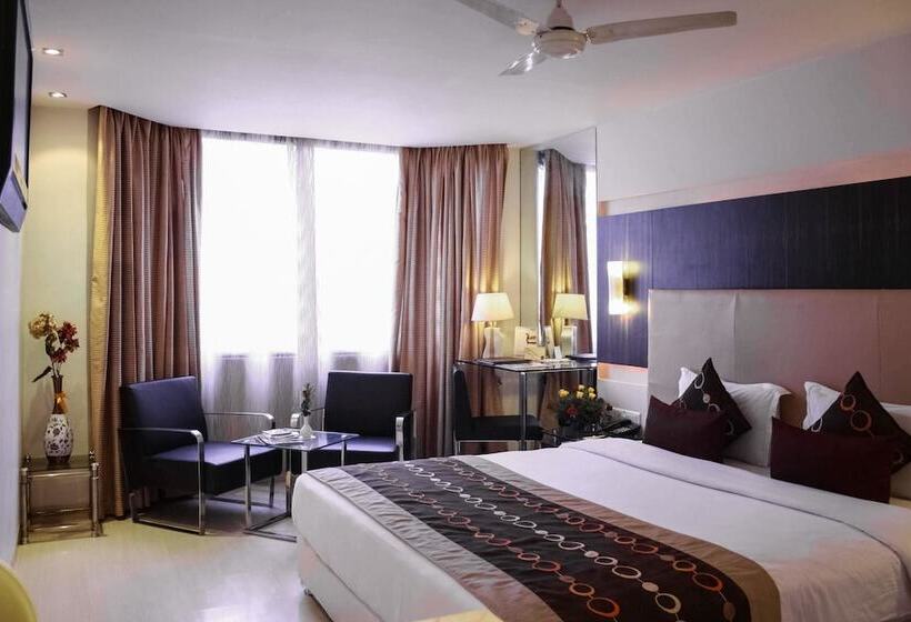هتل Quality Inn Residency