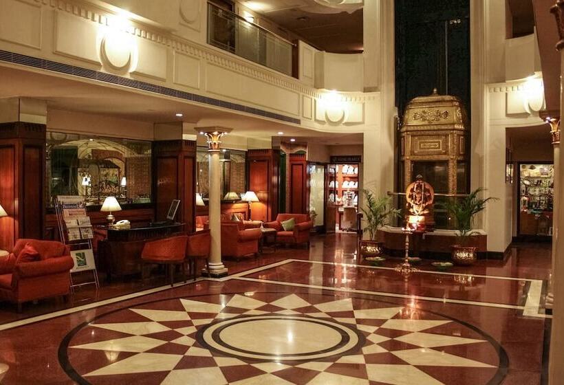 هتل Quality Inn Residency