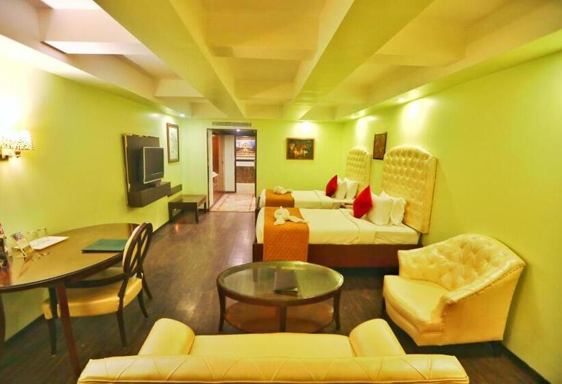 ホテル Quality Inn Sabari