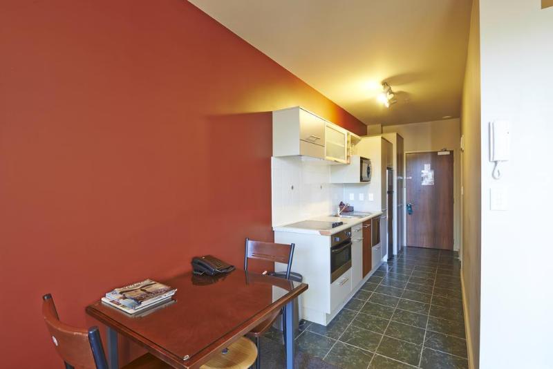 בית מלון כפרי Quest Atrium Serviced Apartments