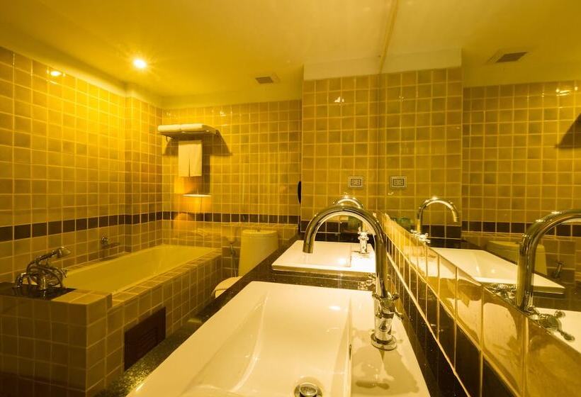 هتل Royal Phala Cliff Beach Resort