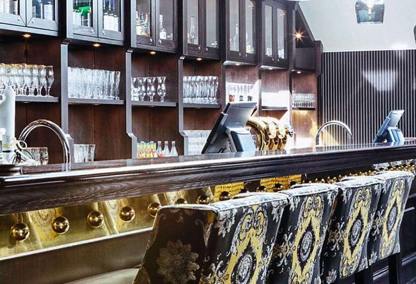 Отель Stenungsbaden Yacht Club