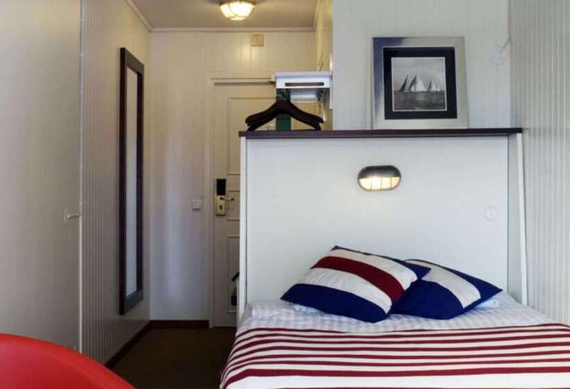 Отель Stenungsbaden Yacht Club