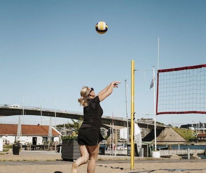 Отель Stenungsbaden Yacht Club