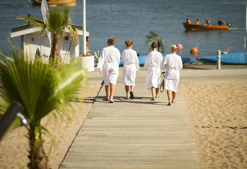Отель Stenungsbaden Yacht Club