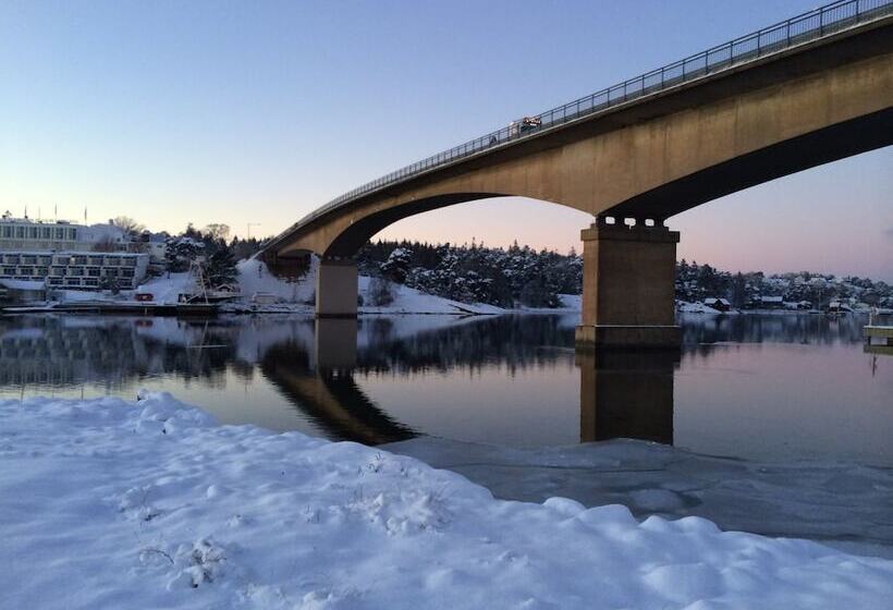 Отель Stenungsbaden Yacht Club