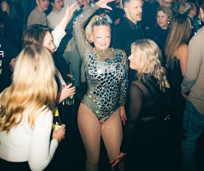 Отель Stenungsbaden Yacht Club