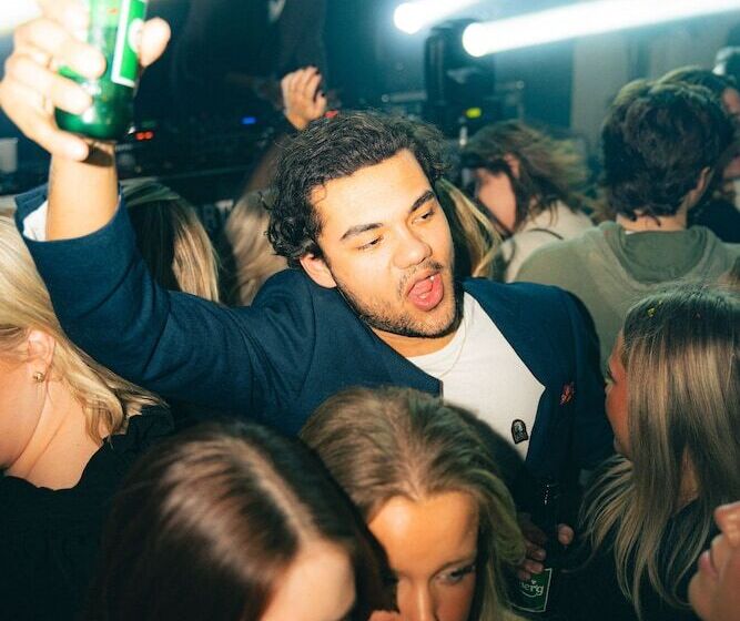 Отель Stenungsbaden Yacht Club