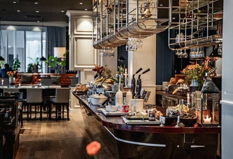 Отель Stenungsbaden Yacht Club