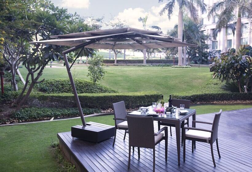 Отель The Grand New Delhi