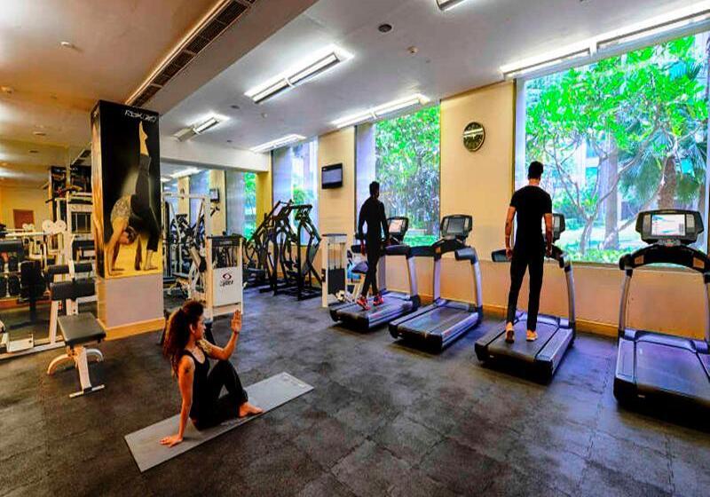 Отель The Grand New Delhi