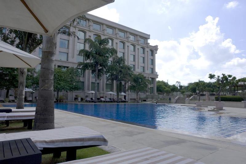 Отель The Grand New Delhi