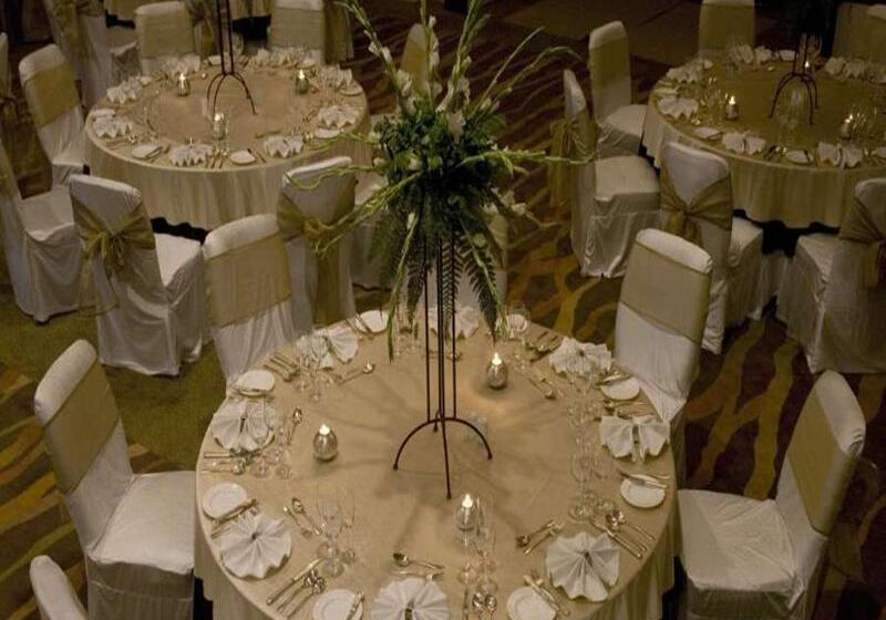 Отель The Grand New Delhi