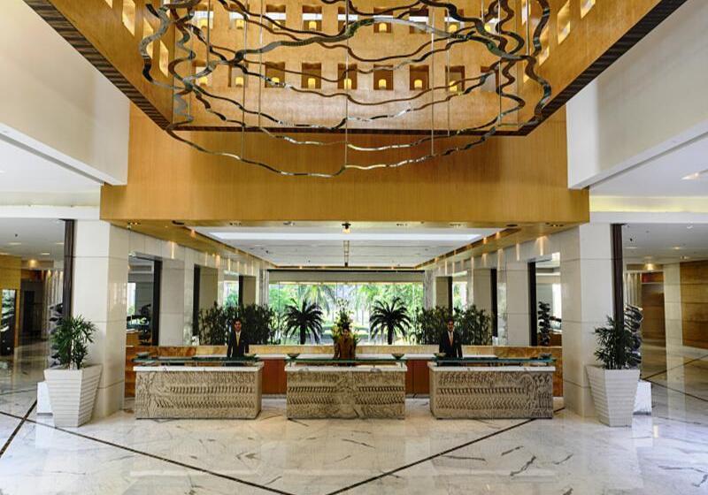 Отель The Grand New Delhi