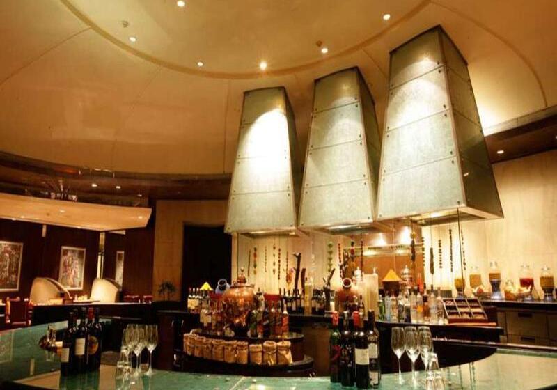 Отель The Grand New Delhi