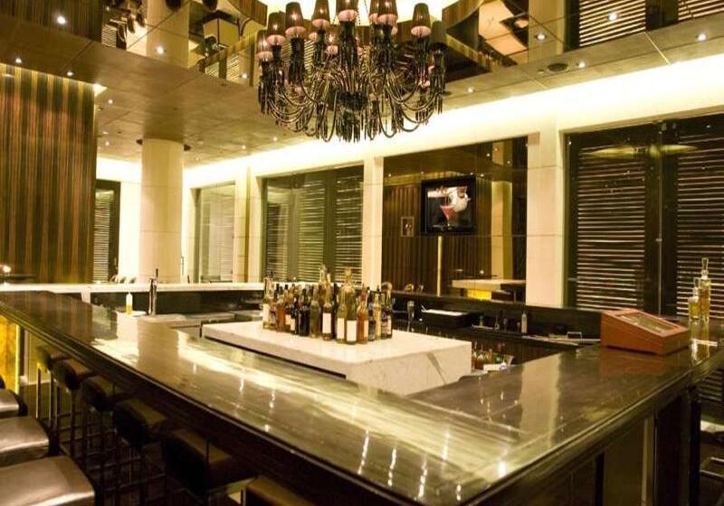 Отель The Grand New Delhi