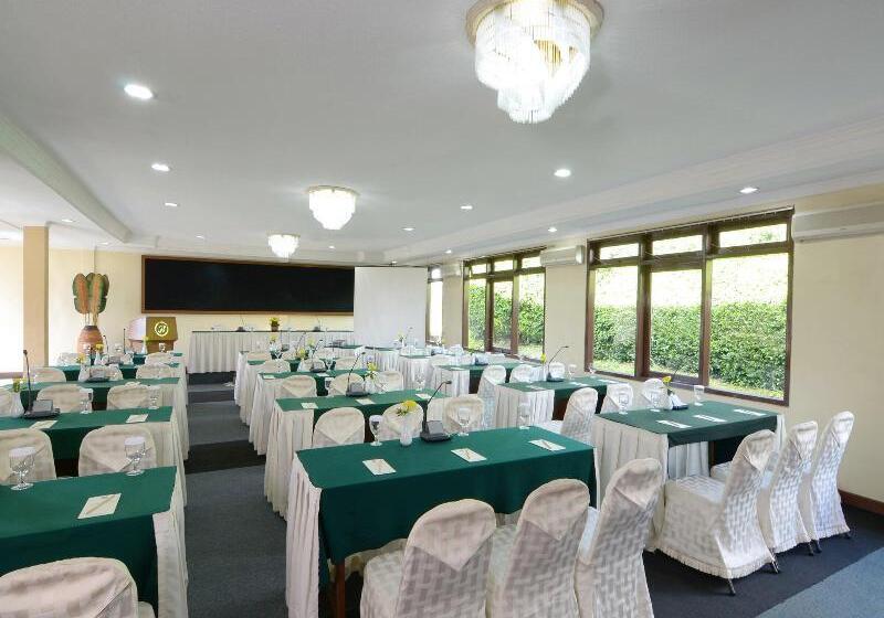 ホテル The Jayakarta Cisarua Mountain Resort