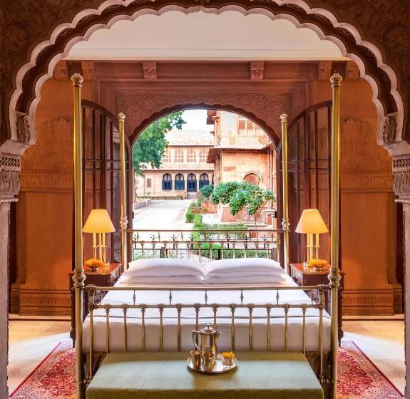 Отель The Laxmi Niwas Palace