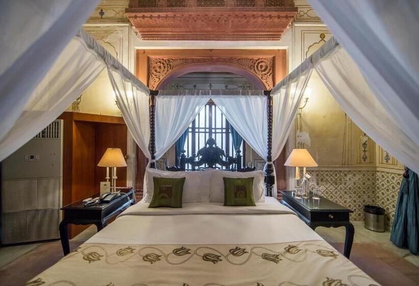 Отель The Laxmi Niwas Palace