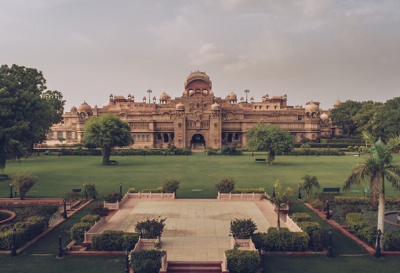Отель The Laxmi Niwas Palace
