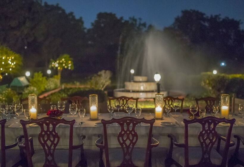 Отель The Laxmi Niwas Palace