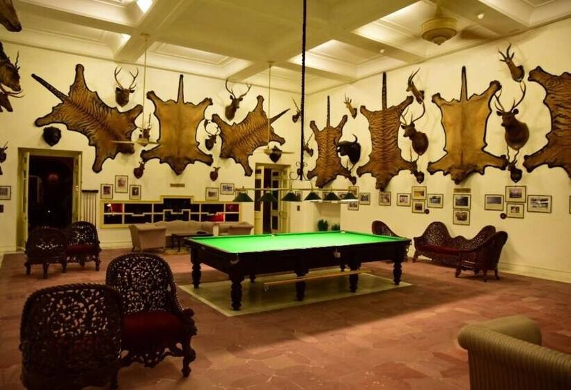 Отель The Laxmi Niwas Palace