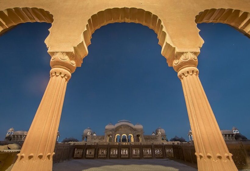 Отель The Laxmi Niwas Palace