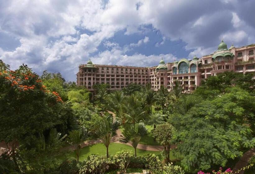 ホテル The Leela Palace Bengaluru