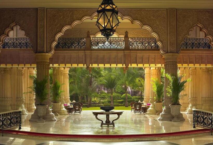 ホテル The Leela Palace Bengaluru