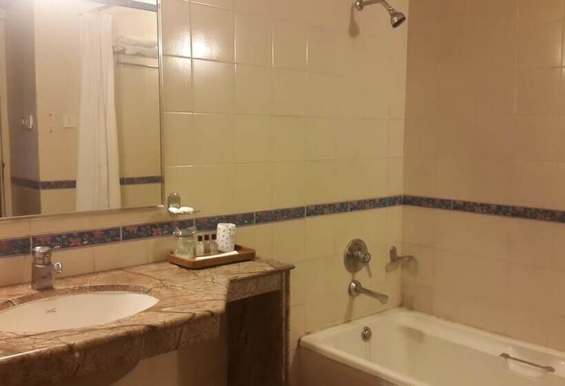 酒店 The Meadows Resort And Spa