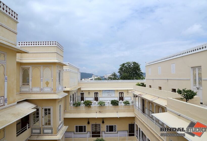 호텔 The Raj Palace