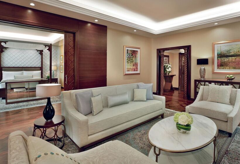 هتل The Ritz-Carlton, Dubai