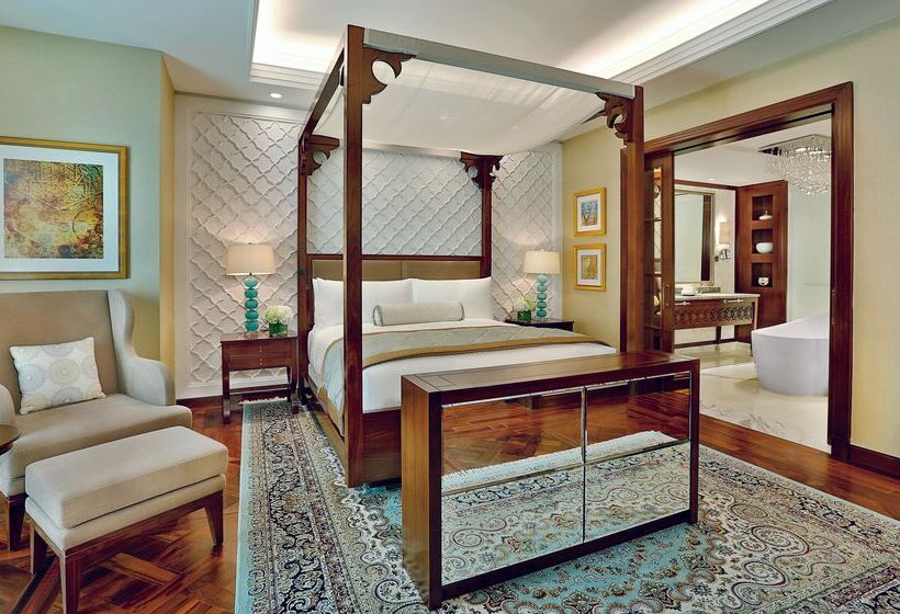 هتل The Ritz-Carlton, Dubai