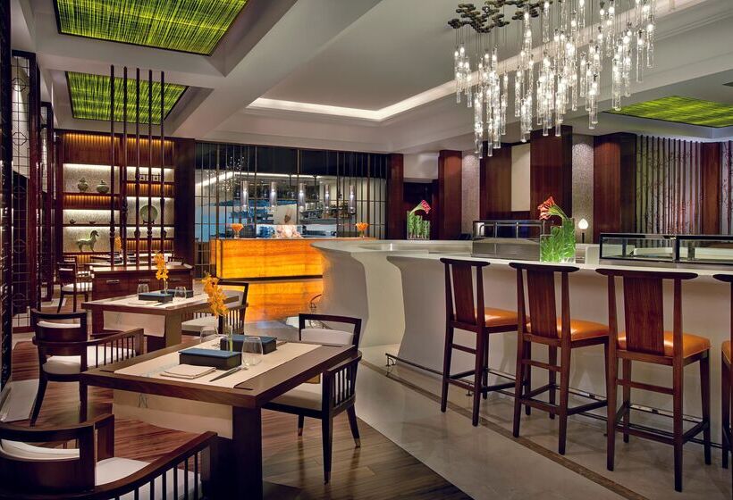 هتل The Ritz-Carlton, Dubai