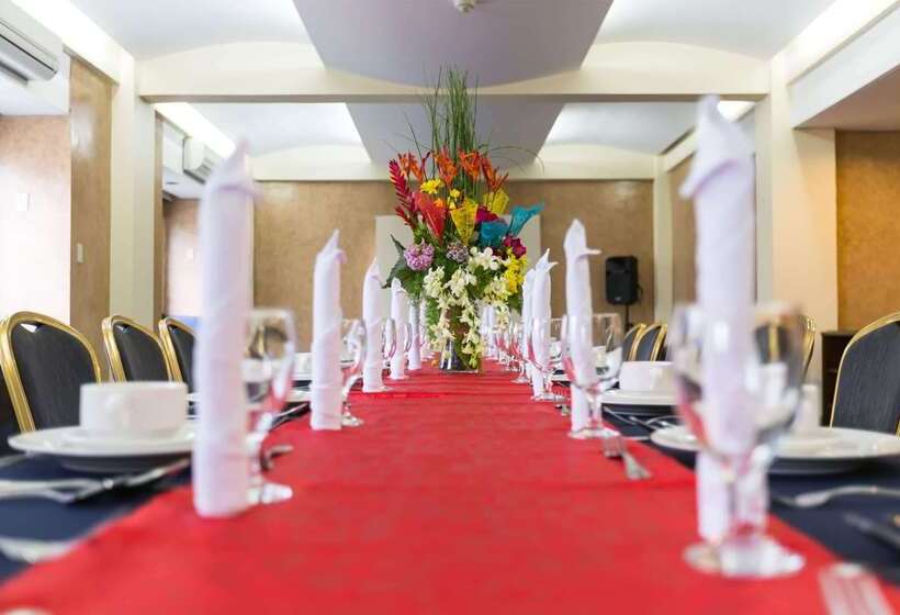 Microtel By Wyndham Batangas