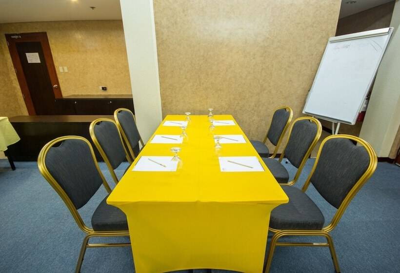 Microtel By Wyndham Batangas