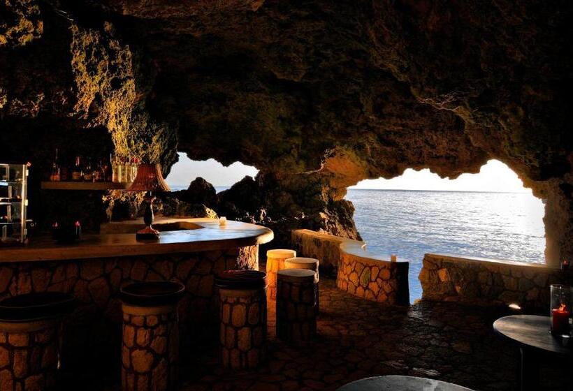 渡假胜地  The Caves