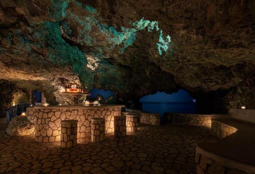 渡假胜地  The Caves