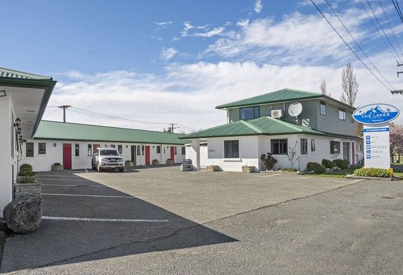 The Lakes Motel