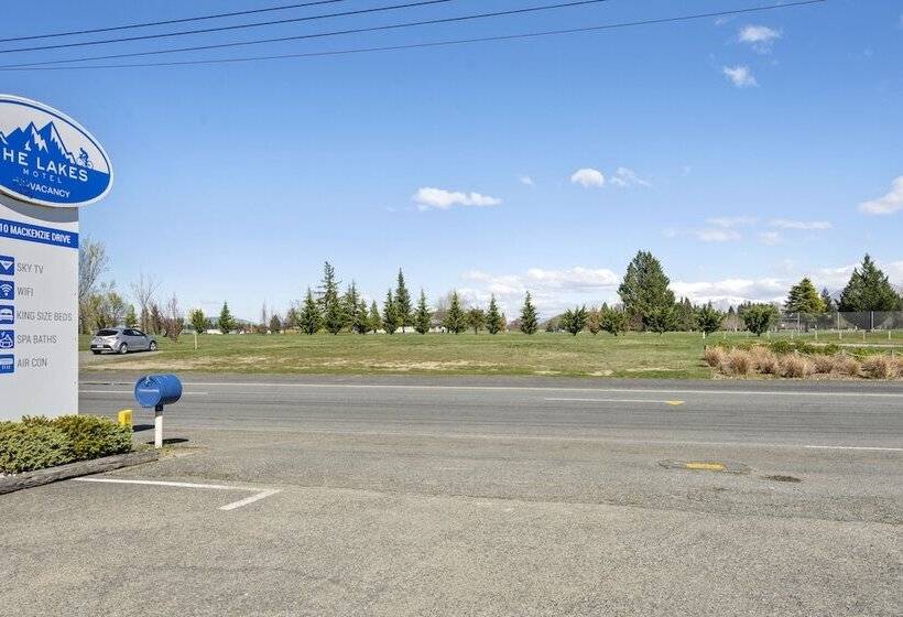 The Lakes Motel