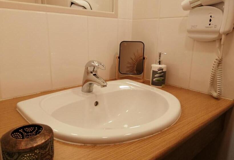 민박 Le Chai De La Rose Spa Et Séances Bien être