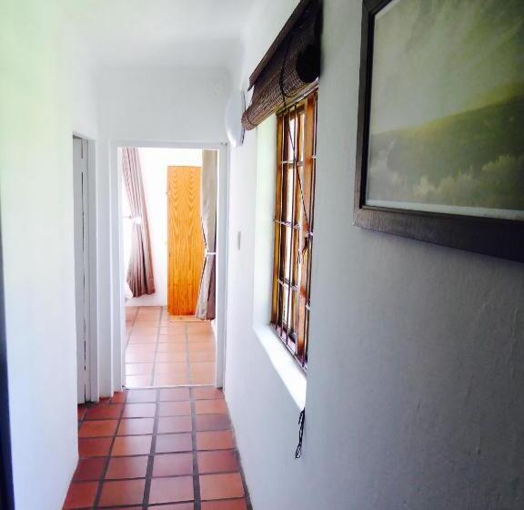 هتل Hermitage Huisies